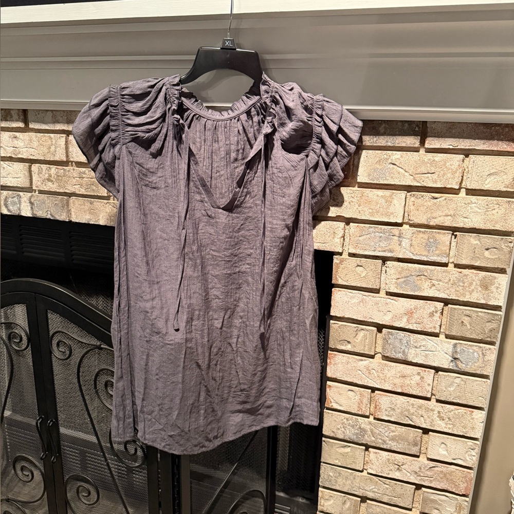 Multi ruffle sleeve V-neck poly top, grey, size Large, EUC